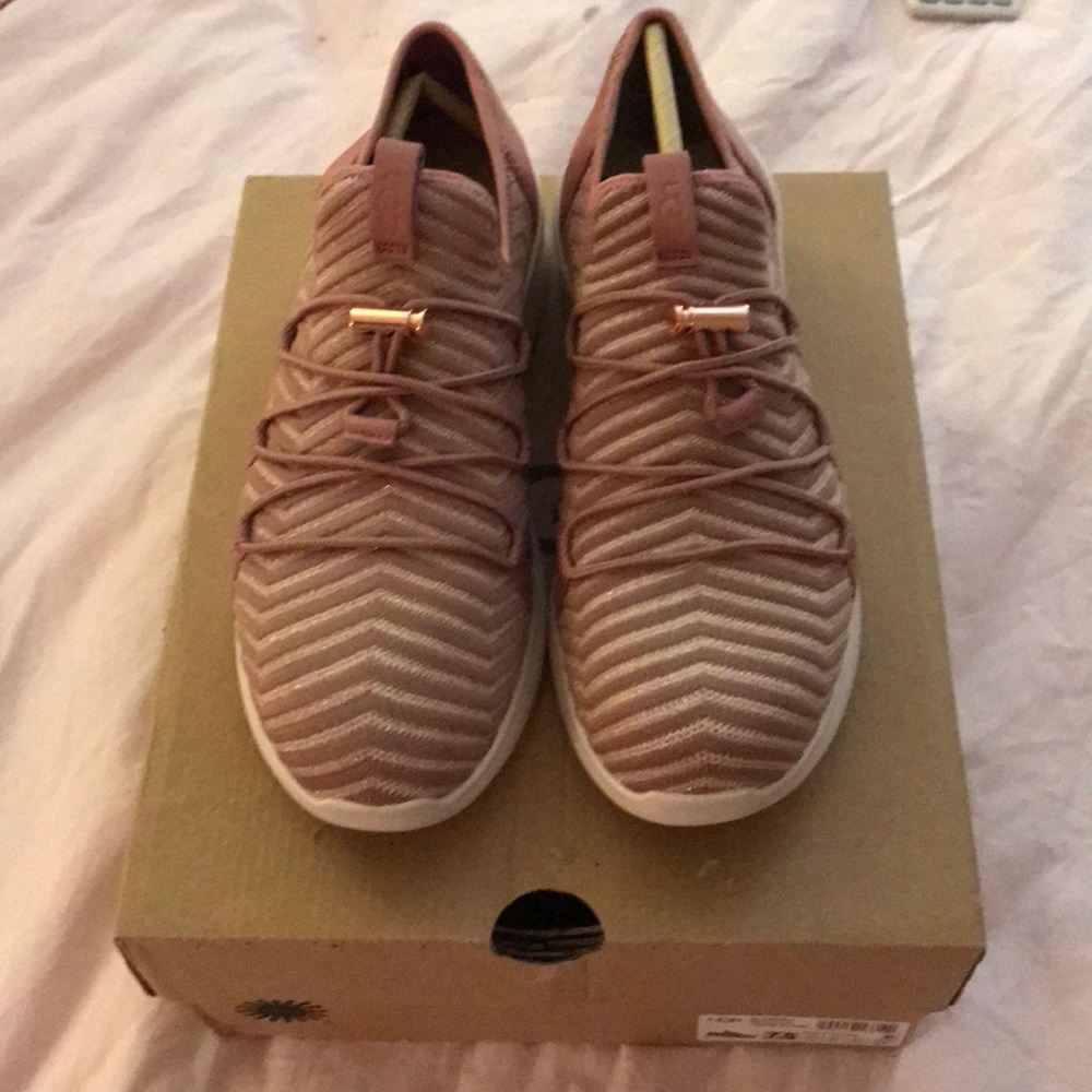 NWT ugg brand walking shoes size 7 1/2